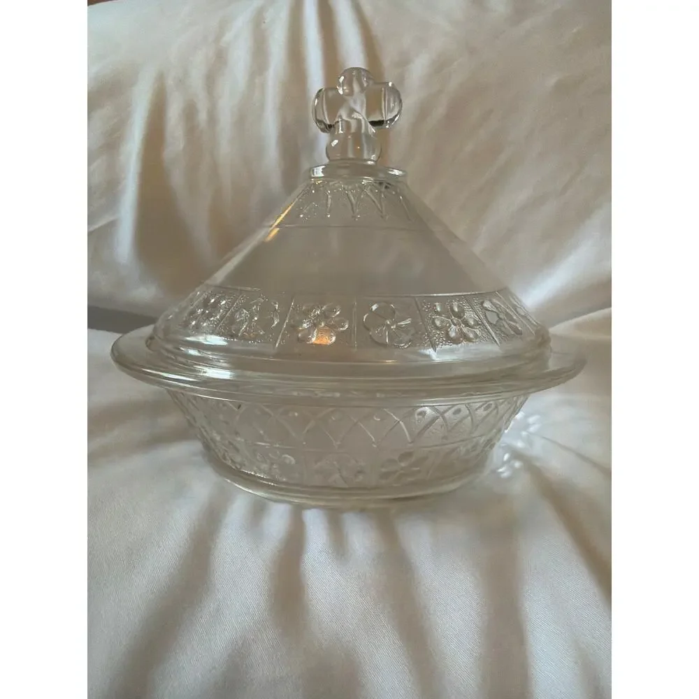 Vintage Clear Pressed Glass Covered Candy Dish Bonbon Bowl Clover Finial Lid